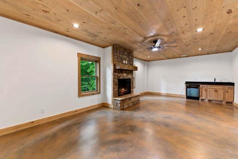 144 Highlands Gap Mineral Bluff GA 30559