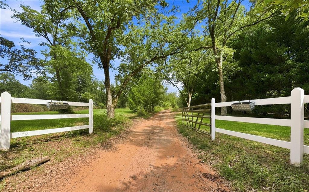 169 Silver Dollar Road Barnesville GA 30204