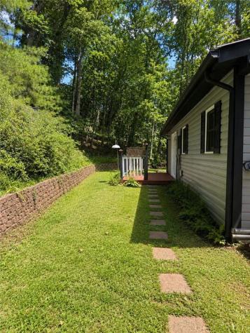 2261 Paradise Valley Road Cleveland GA 30528