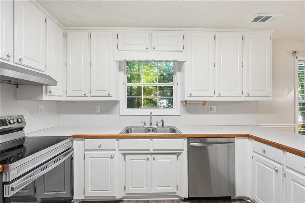 2072 Amberly Crossing Lane Dacula GA 30019