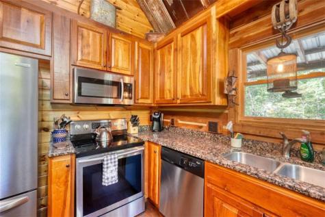 1350 Sweetwater Drive Clarkesville GA 30523
