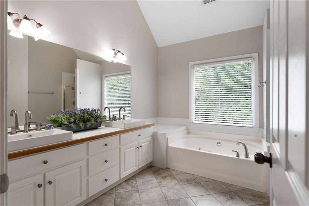 17 Lowry Way Euharlee GA 30145