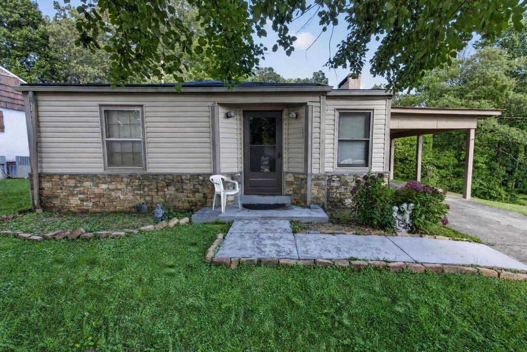 959 Hillcrest Drive Mccaysville GA 30555