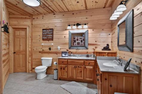 24 Twin Lakes Road Blue Ridge GA 30513