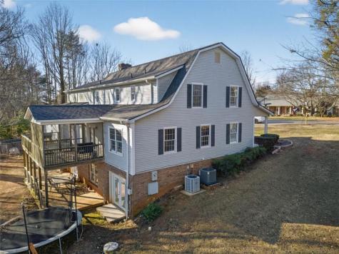 294 Hillcrest Heights Cornelia GA 30531