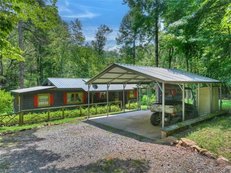 100 Wing Circle Ellijay GA 30536