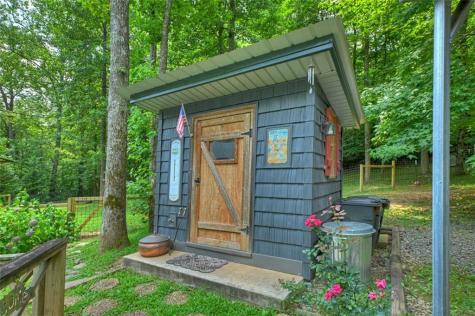 100 Wing Circle Ellijay GA 30536