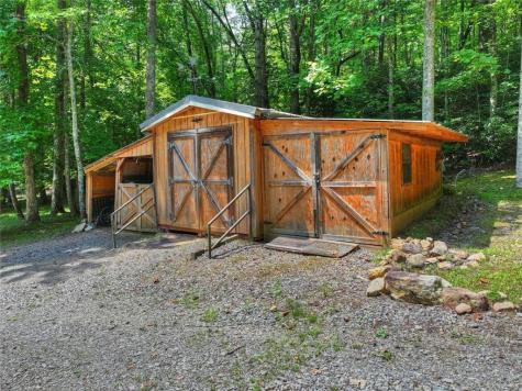 100 Wing Circle Ellijay GA 30536