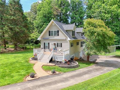 2255 Thunder Oak Road Young Harris GA 30582