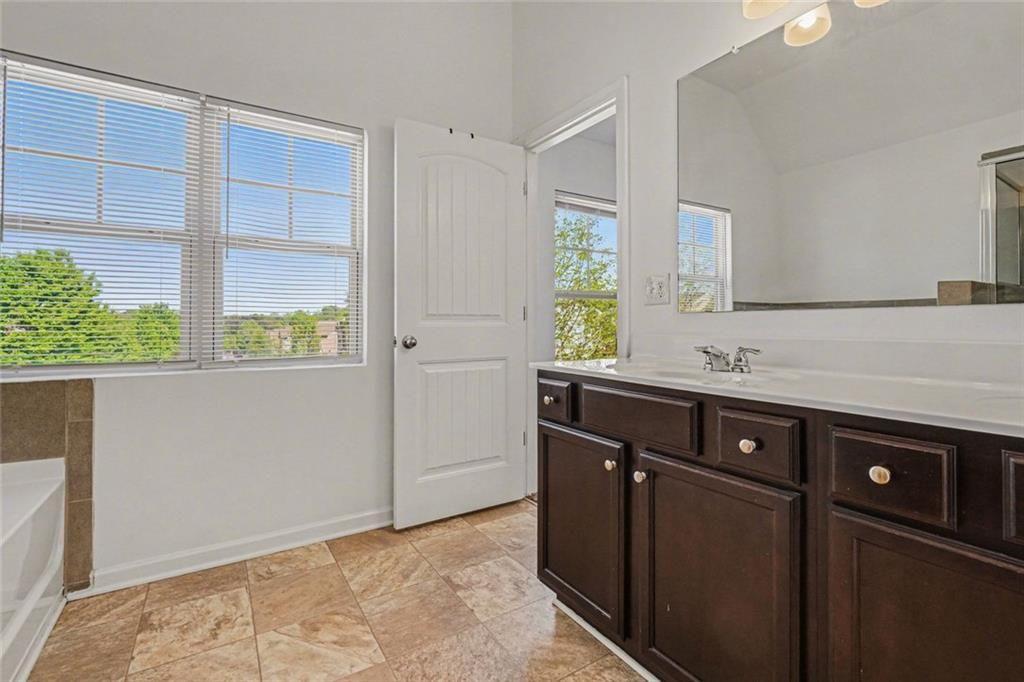 4987 Rapahoe Atlanta GA 30349