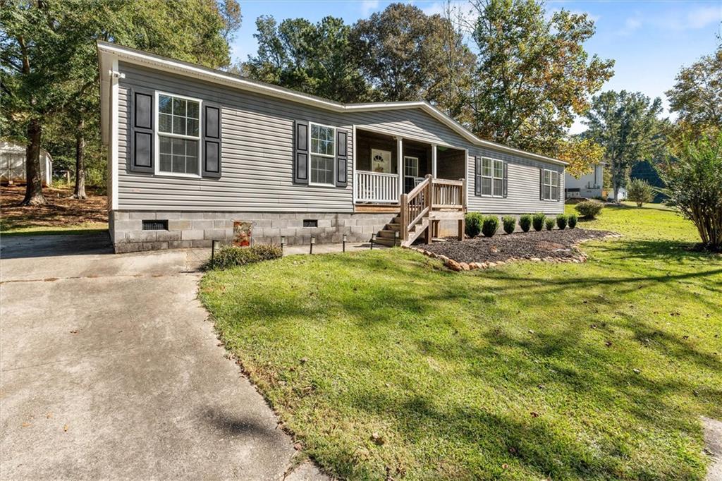 215 Navajo Trail Bowdon GA 30108