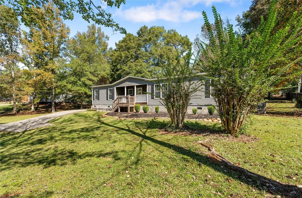215 Navajo Trail Bowdon GA 30108