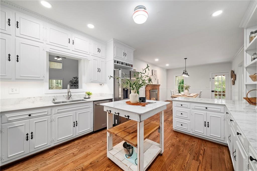 2324 E Cherokee Drive Woodstock GA 30188