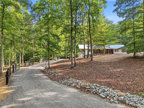 627 Ammons Drive Waleska GA 30183