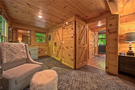 469 N Lake Drive Ellijay GA 30536