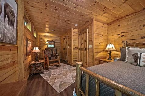 469 N Lake Drive Ellijay GA 30536