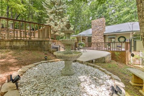 24 Sal Mountain Way Cleveland GA 30571