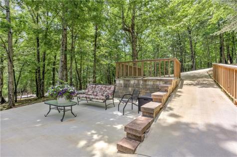 24 Sal Mountain Way Cleveland GA 30571
