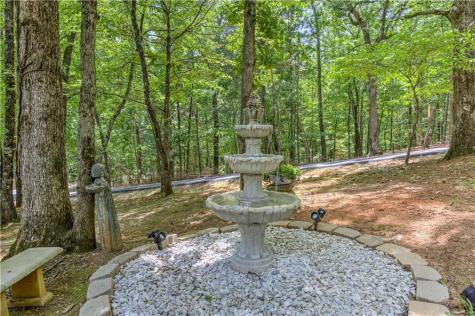 24 Sal Mountain Way Cleveland GA 30571