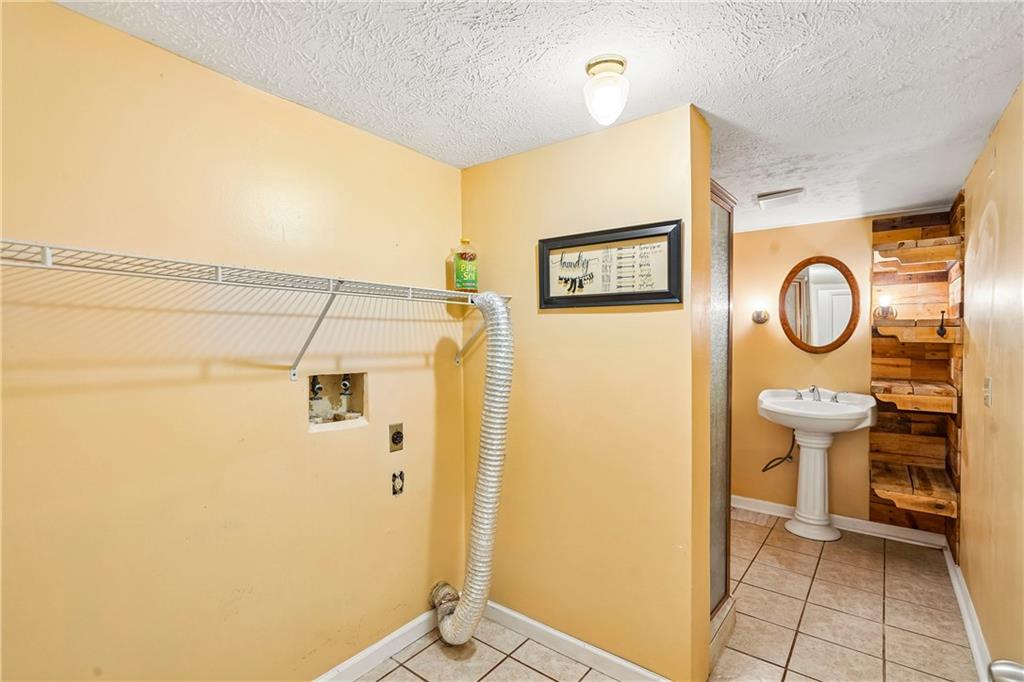 1947 Britt Drive Snellville GA 30078