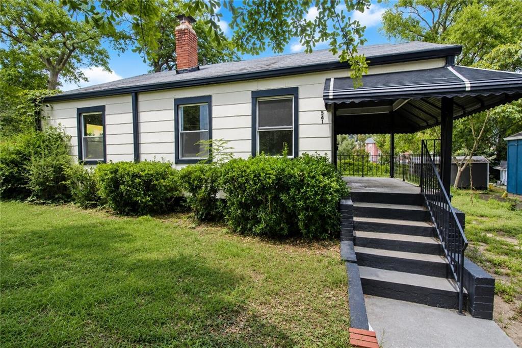 541 W Lake Avenue NW Atlanta GA 30318