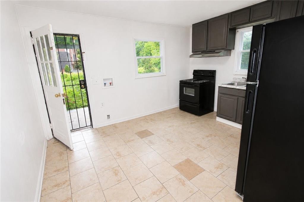 541 W Lake Avenue NW Atlanta GA 30318