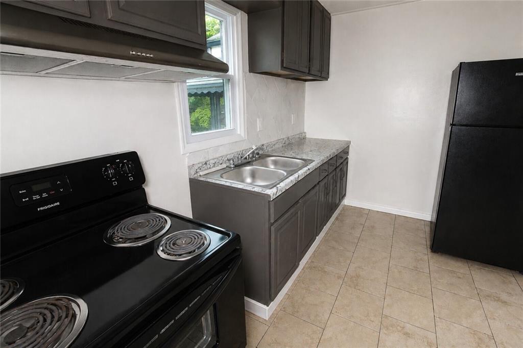 541 W Lake Avenue NW Atlanta GA 30318