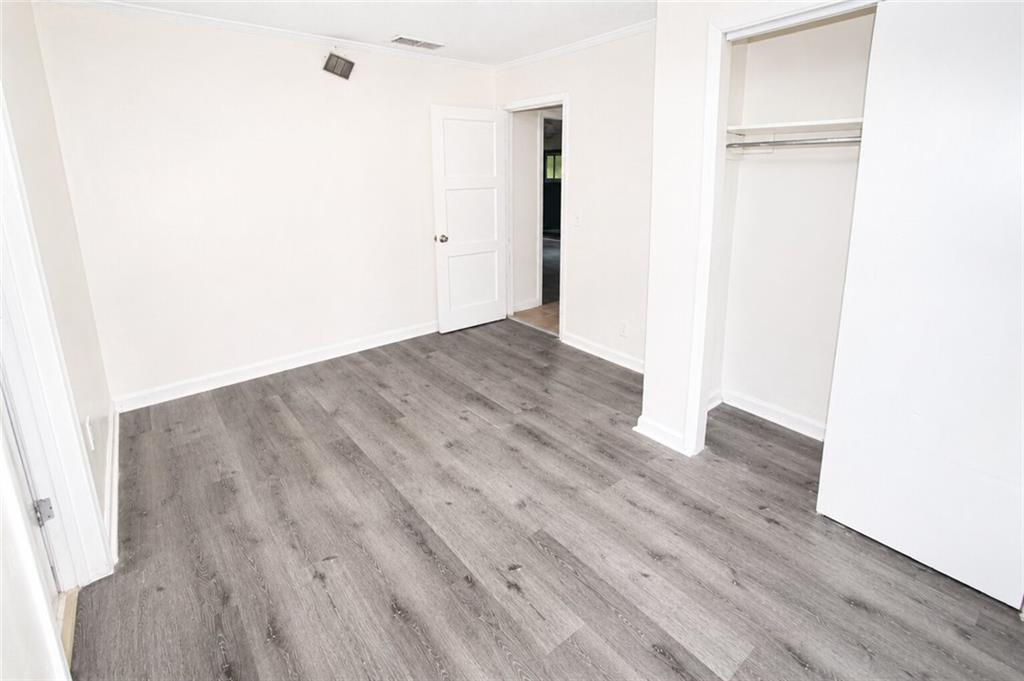 541 W Lake Avenue NW Atlanta GA 30318