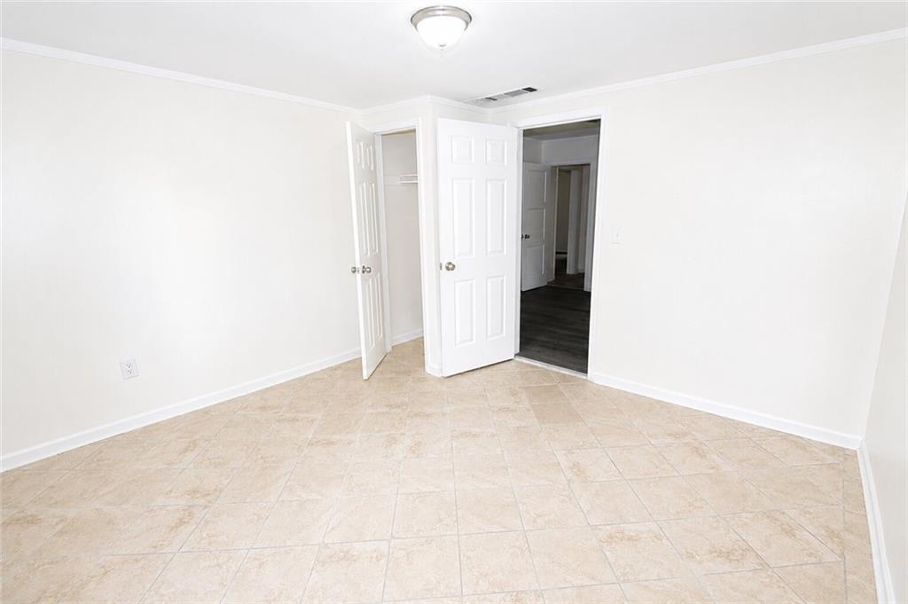 541 W Lake Avenue NW Atlanta GA 30318