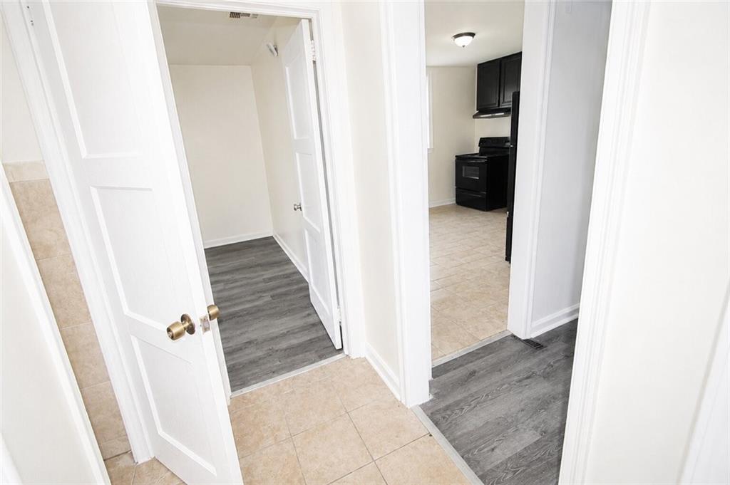 541 W Lake Avenue NW Atlanta GA 30318
