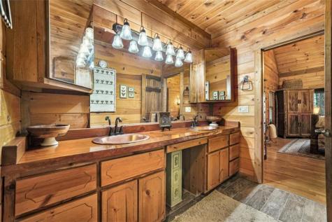 58 River Road Ellijay GA 30522