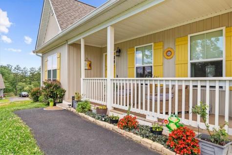 300 Silas Dahlonega GA 30533