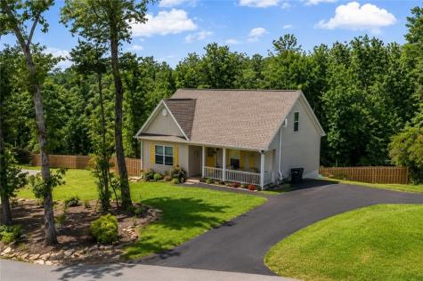 300 Silas Dahlonega GA 30533