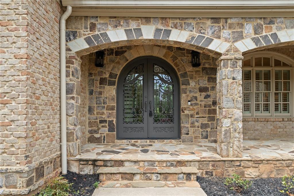 210 Manor Close Milton GA 30004