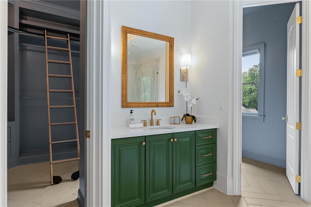 210 Manor Close Milton GA 30004