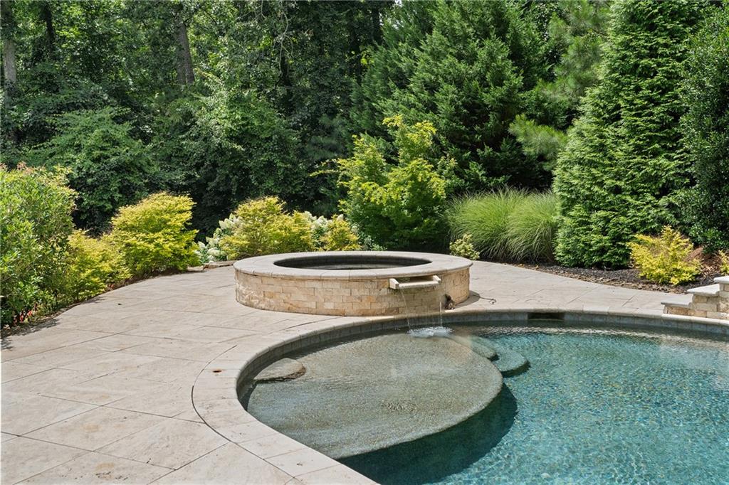 210 Manor Close Milton GA 30004
