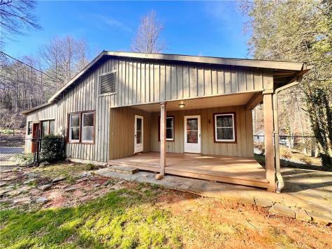 181 Barnyard Lane Clayton GA 30525