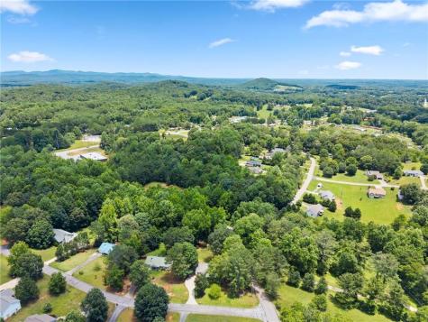 18 Chickasaw Trail Cleveland GA 30528