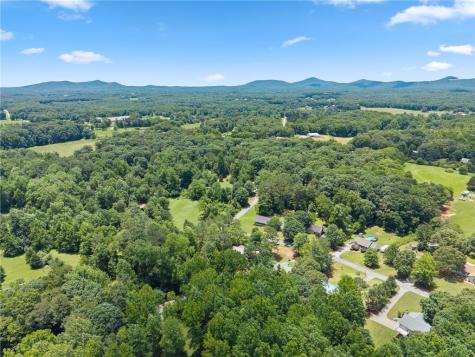 18 Chickasaw Trail Cleveland GA 30528