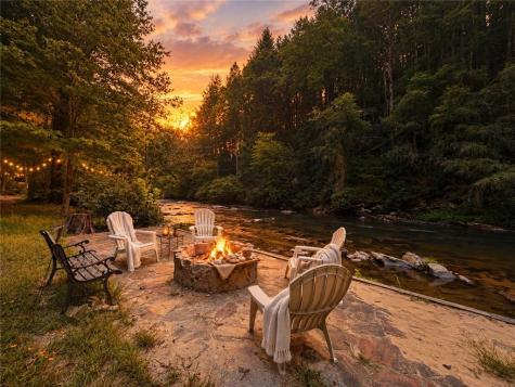 525 Gallery Court Ellijay GA 30540