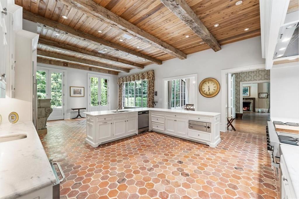 675 W Paces Ferry Unit #10 Road NW Atlanta GA 30327
