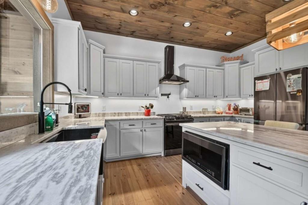 60 Hiles Hatch Lane Blue Ridge GA 30513