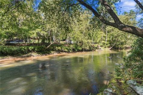 858 River Forest Run Cleveland GA 30528