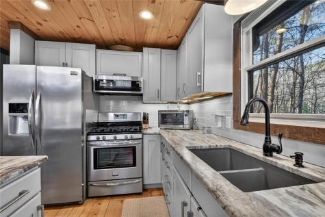 215 Valley View Road Ellijay GA 30536