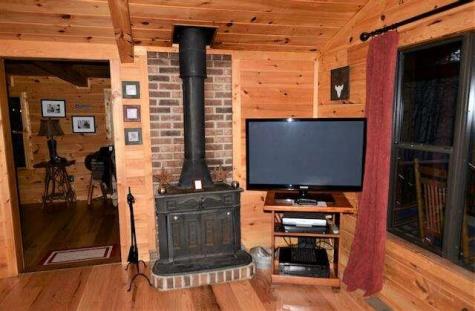 93 Valley Lane Mineral Bluff GA 30559