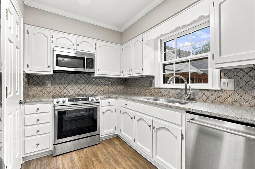 1883 Bedfordshire Court Decatur GA 30033