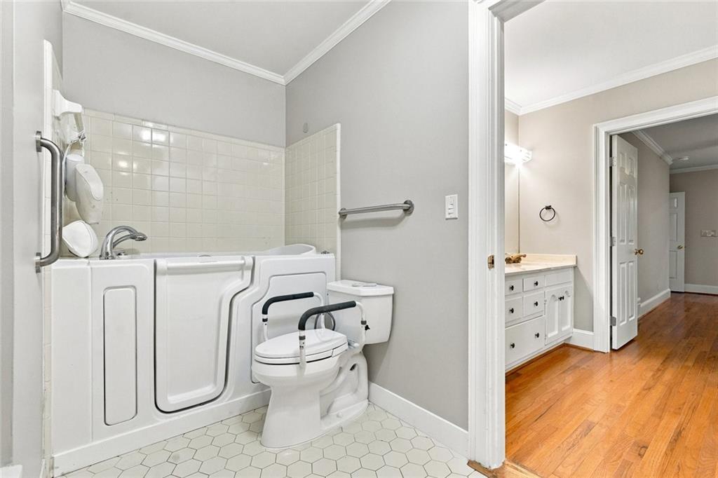 1883 Bedfordshire Court Decatur GA 30033