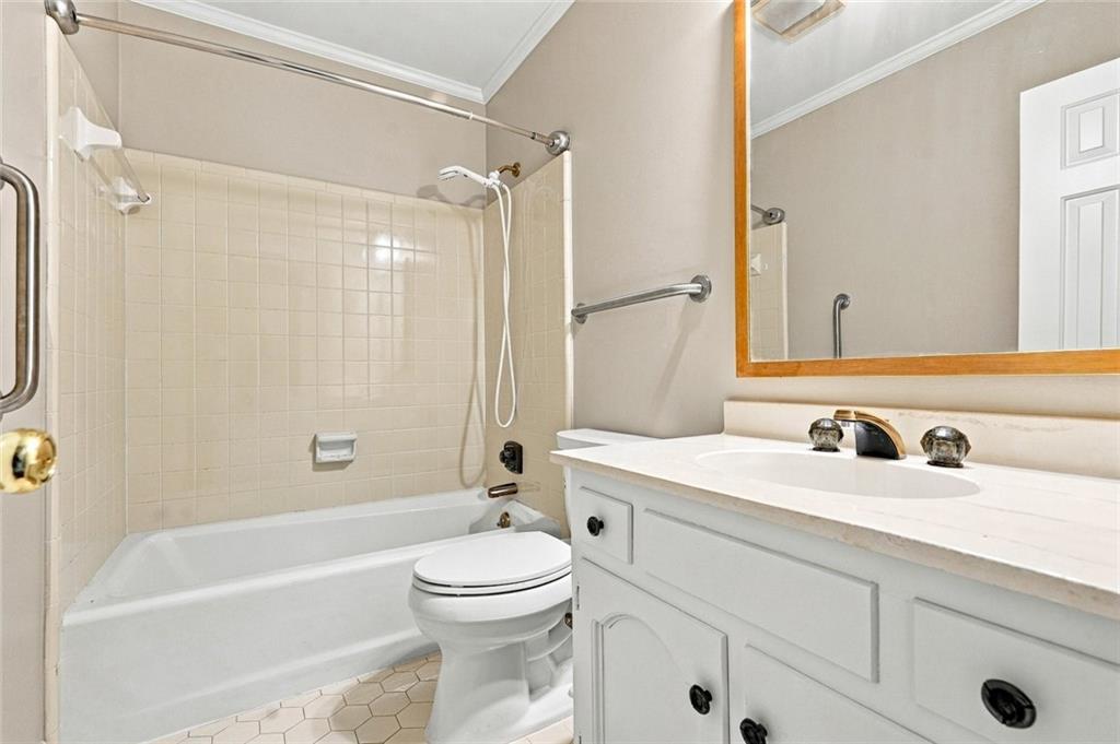 1883 Bedfordshire Court Decatur GA 30033