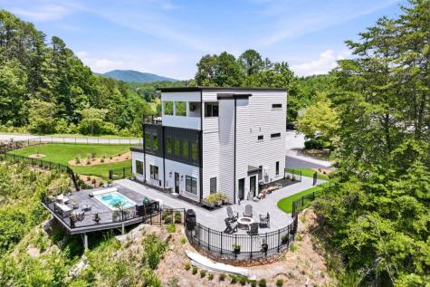 84 Schwarzwald Strasse Helen GA 30545