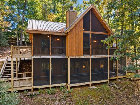 82 Queens Lane Blue Ridge GA 30513